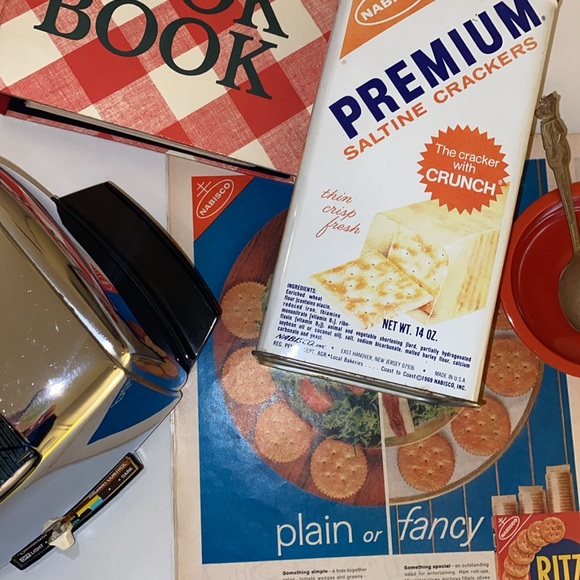 RARE Vintage Collectible 1969 NABISCO Premium Saltine Crackers Storage Tin - Picture 7 of 12